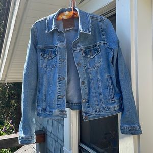 Fitted Levi’s jean jacket